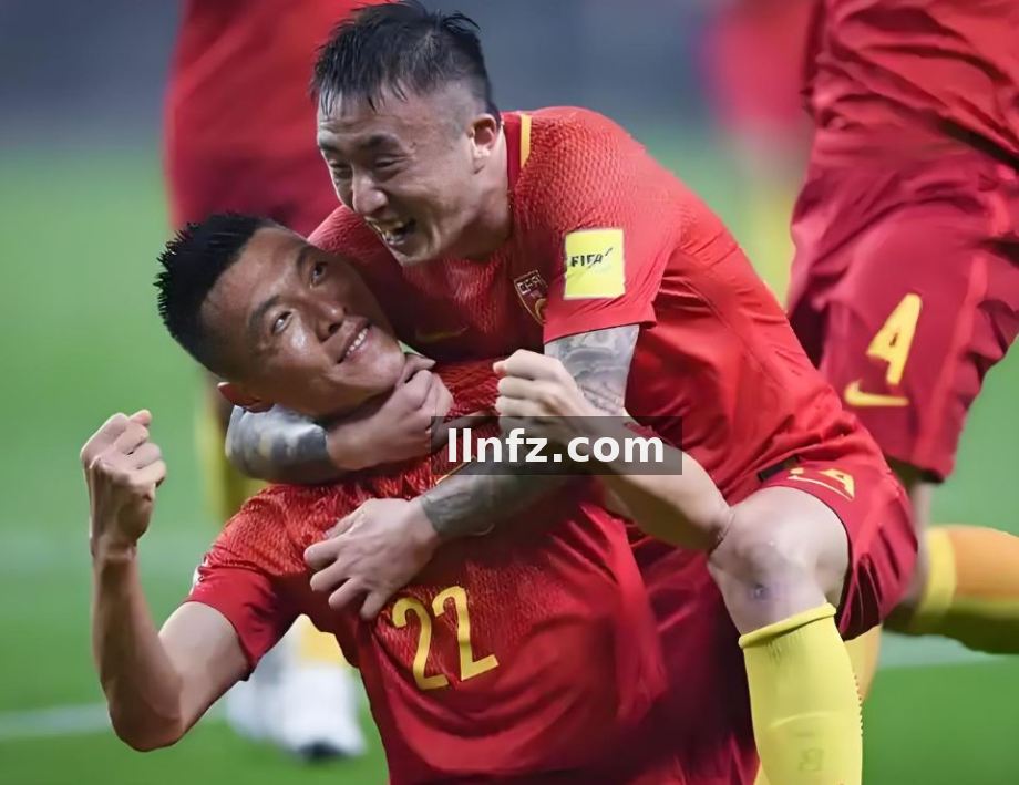 欧冠联赛阶段中盘观察：三线赛程挤压下的阵容轮换与积分曲线